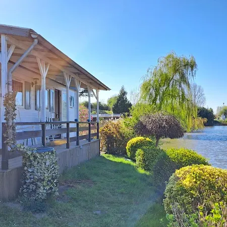 Waterlodge Met Waterfiets Op Monumentaal