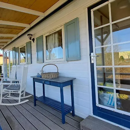 Waterlodge Met Waterfiets Op Monumentaal *