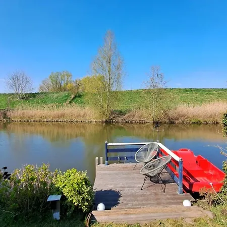 Chalé Waterlodge Met Waterfiets Op Monumentaal Ooltgensplaat