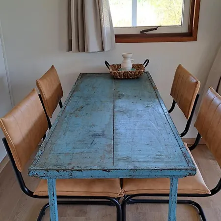 Chalet Waterlodge Met Waterfiets Op Monumentaal *