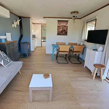 Waterlodge Met Waterfiets Op Monumentaal *