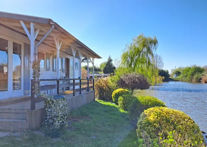 Waterlodge Met Waterfiets Op Monumentaal