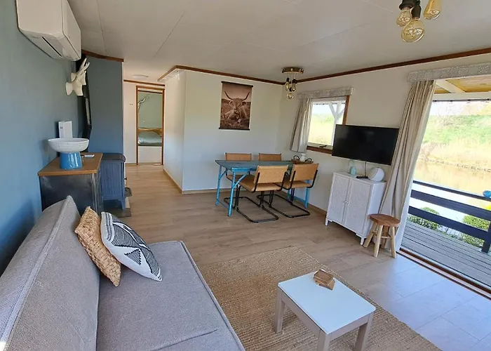 Waterlodge Met Waterfiets Op Monumentaal *