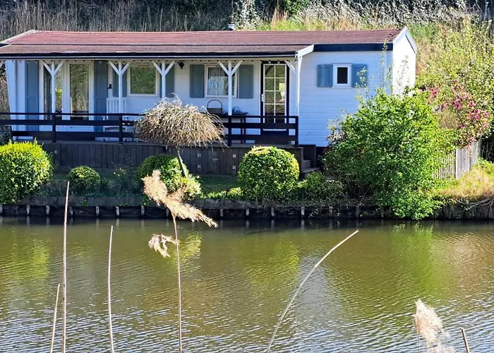 Waterlodge Met Waterfiets Op Monumentaal Ooltgensplaat