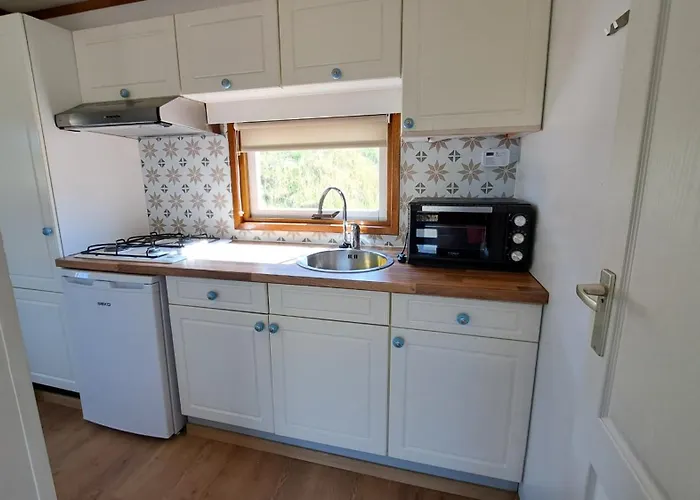 Waterlodge Met Waterfiets Op Monumentaal * Ooltgensplaat