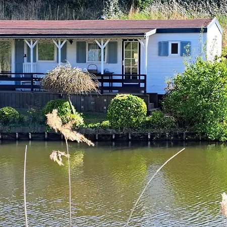 Waterlodge Met Waterfiets Op Monumentaal Ooltgensplaat
