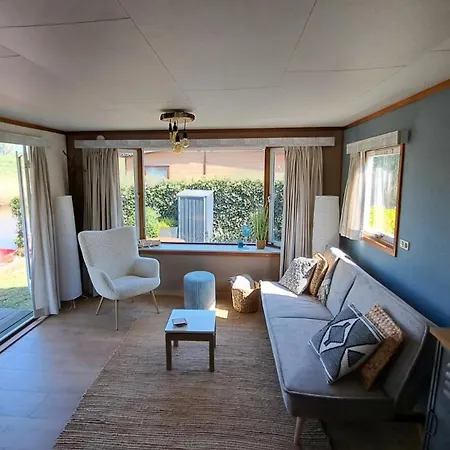 Waterlodge Met Waterfiets Op Monumentaal *