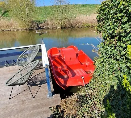 Waterlodge Met Waterfiets Op Monumentaal Chalet Ooltgensplaat
