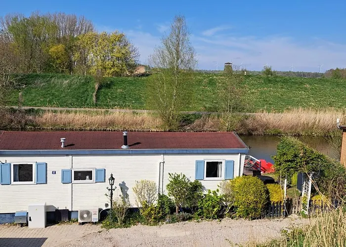 Waterlodge Met Waterfiets Op Monumentaal Chalet *