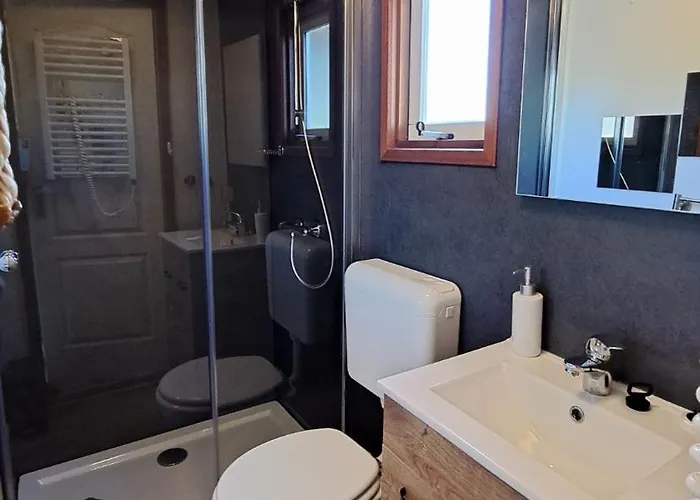 Waterlodge Met Waterfiets Op Monumentaal * Ooltgensplaat