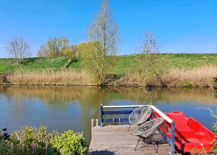 Chalet Waterlodge Met Waterfiets Op Monumentaal Ooltgensplaat