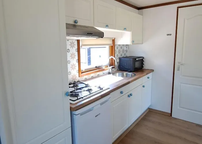 Waterlodge Met Waterfiets Op Monumentaal