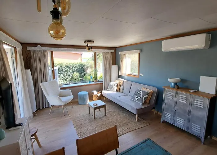 Waterlodge Met Waterfiets Op Monumentaal Chalet *